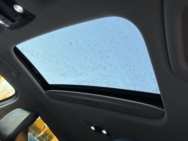 Used 2023 Kia Niro SX image 17