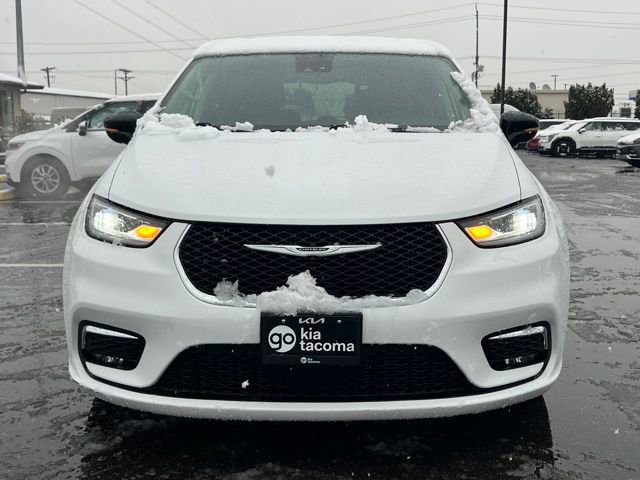 Used 2024 Chrysler Pacifica Select image 6