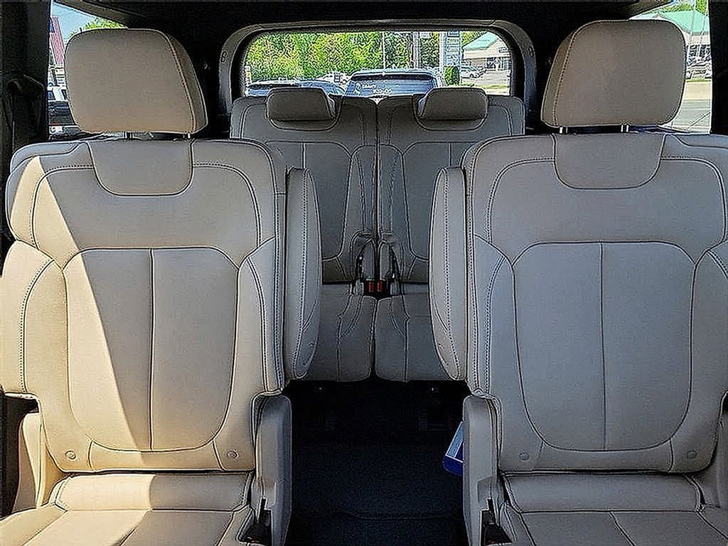 New 2024 Jeep Grand Cherokee L Limited AWD/4WD image 16