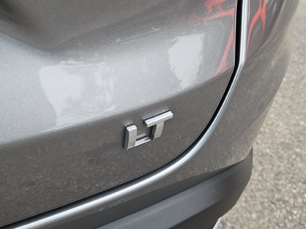Used 2025 Chevrolet Trax LT FWD image 9