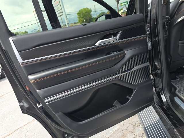 Used 2025 Jeep Grand Wagoneer Series III w/ Rear Seat Video Group 1 AWD/4WD image 28