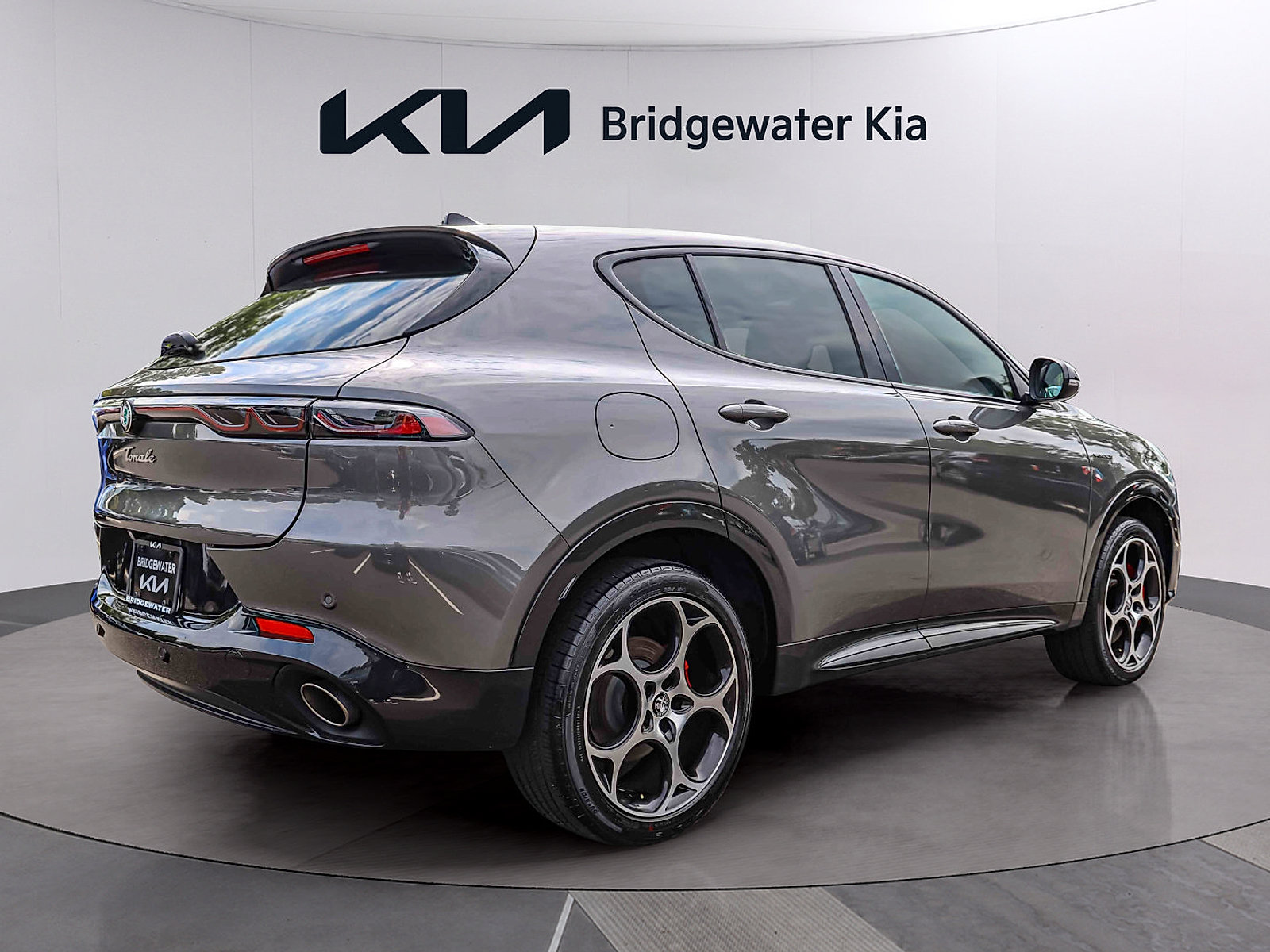 Used 2024 Alfa Romeo Tonale Veloce w/ Premium Interior Package AWD/4WD image 6