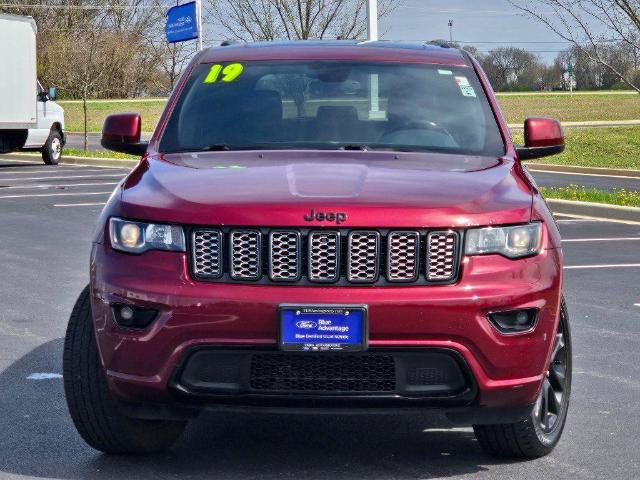 Used 2019 Jeep Grand Cherokee Altitude AWD/4WD image 3