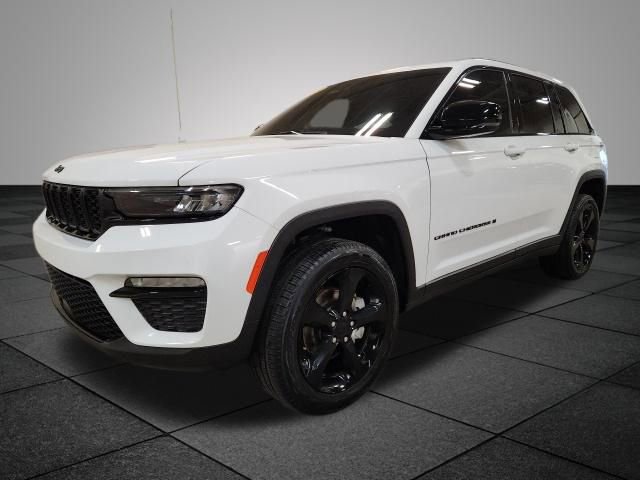 Used 2024 Jeep Grand Cherokee Limited w/ Black Appearance Package image 8