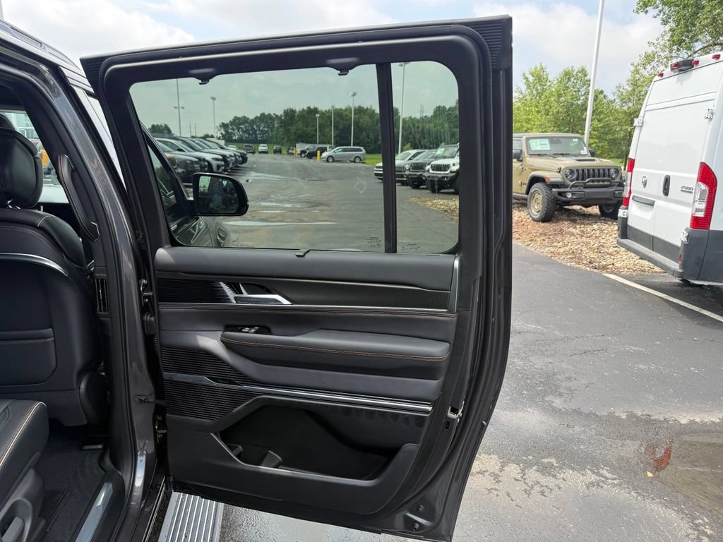 New 2026 Jeep Grand Wagoneer L Summit AWD/4WD image 60