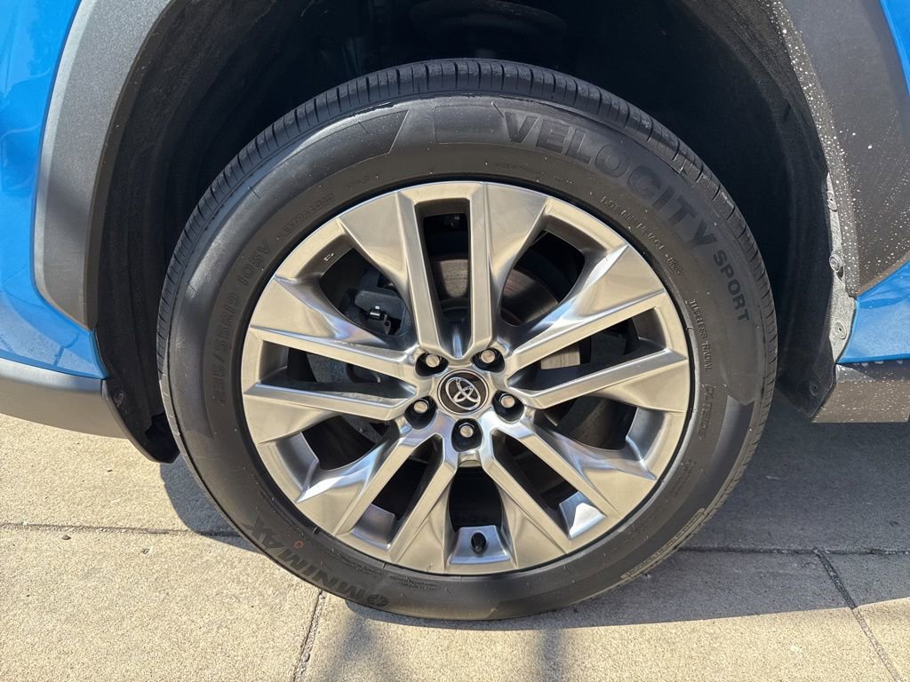 Used 2020 Toyota RAV4 XLE Premium image 35