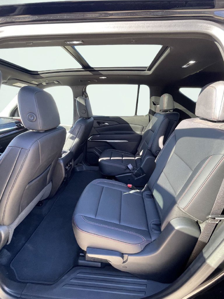 Used 2025 Chevrolet Traverse Z71 w/ Driver Confidence Package AWD/4WD image 16