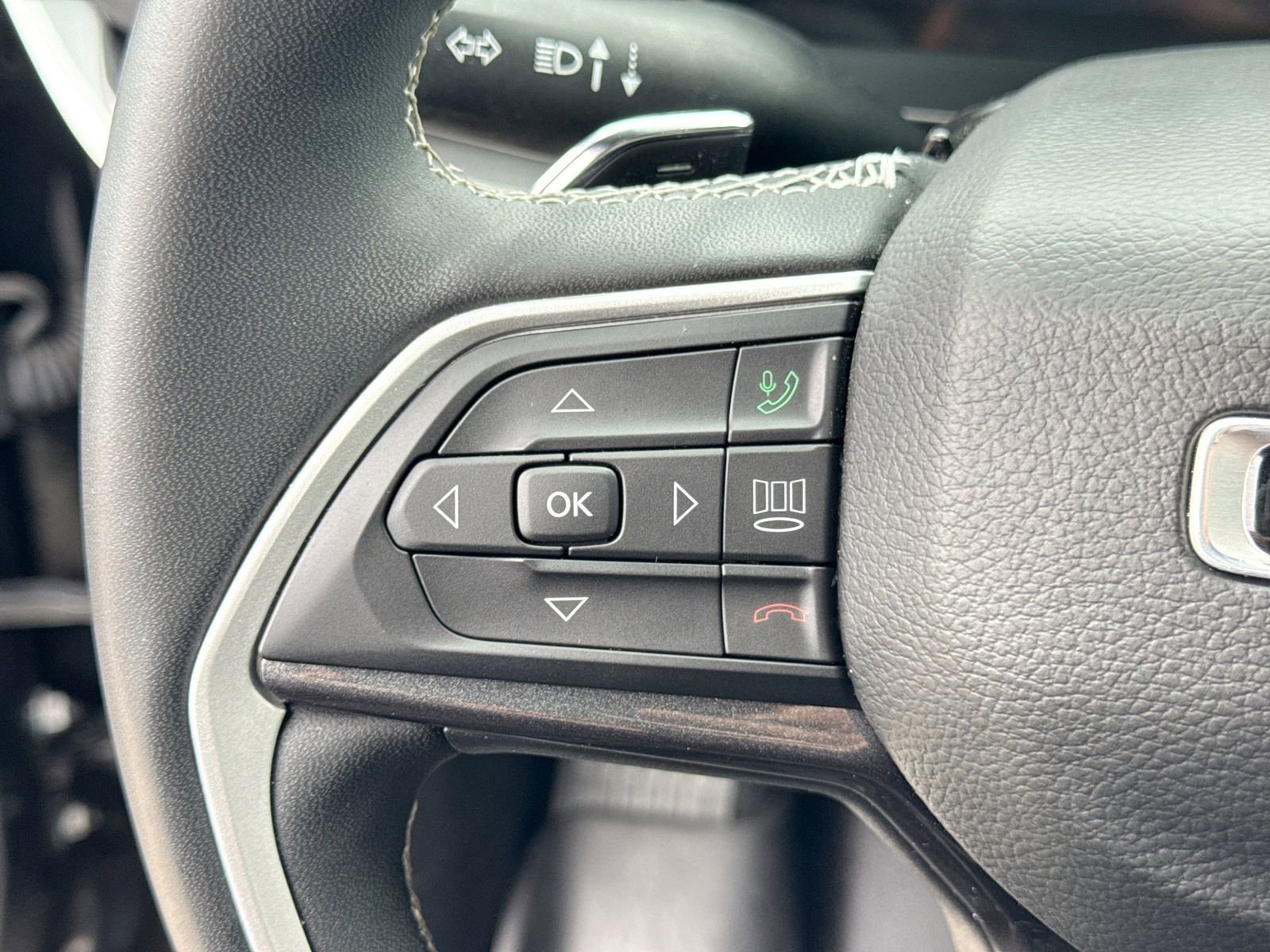 Used 2023 Jeep Grand Cherokee L Laredo AWD/4WD image 30
