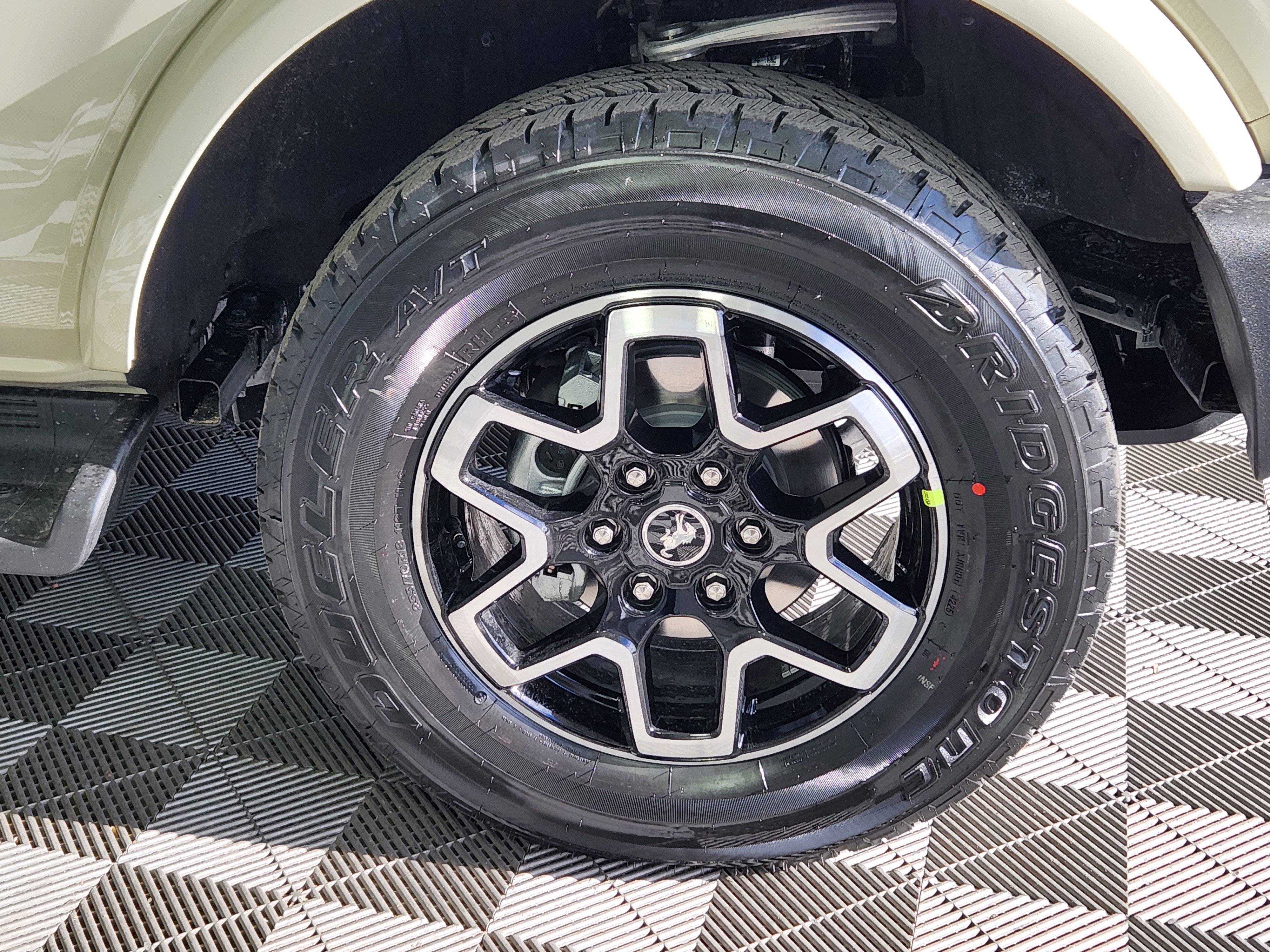 New 2025 Ford Bronco Outer Banks image 9