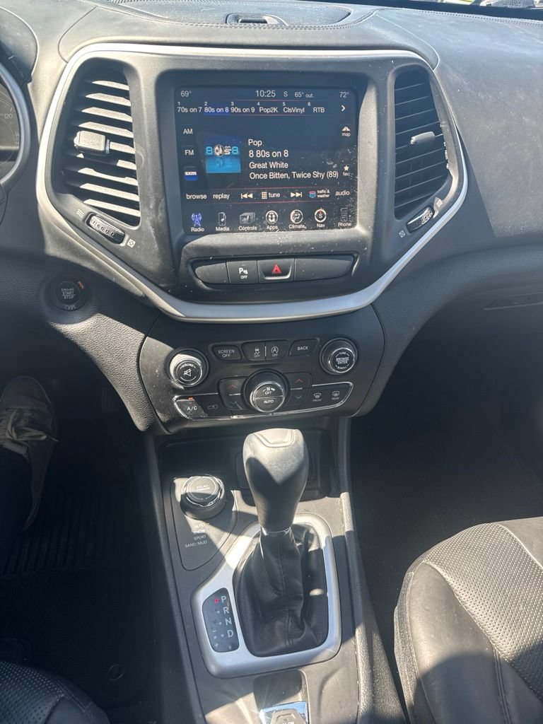 Used 2018 Jeep Cherokee Overland AWD/4WD image 15