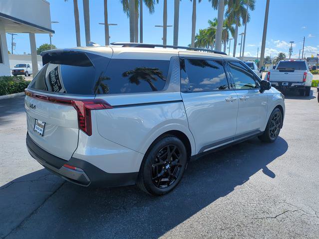 Used 2025 Kia Carnival SX Prestige image 6
