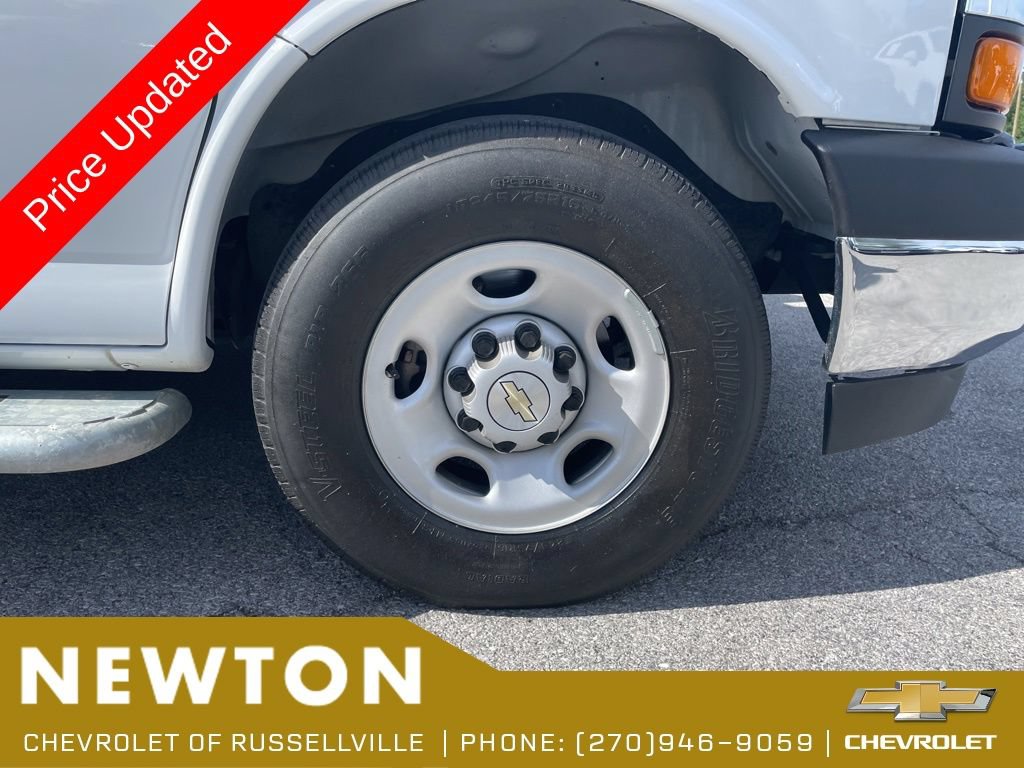 Used 2024 Chevrolet Express 2500 w/ Driver Convenience Package RWD image 33