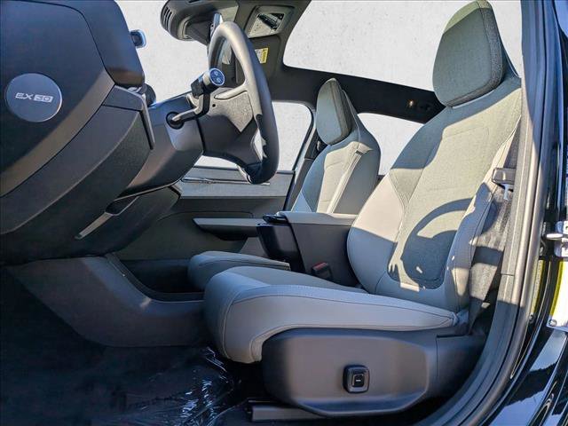 New 2026 Volvo EX30 Plus w/ Climate Package image 4