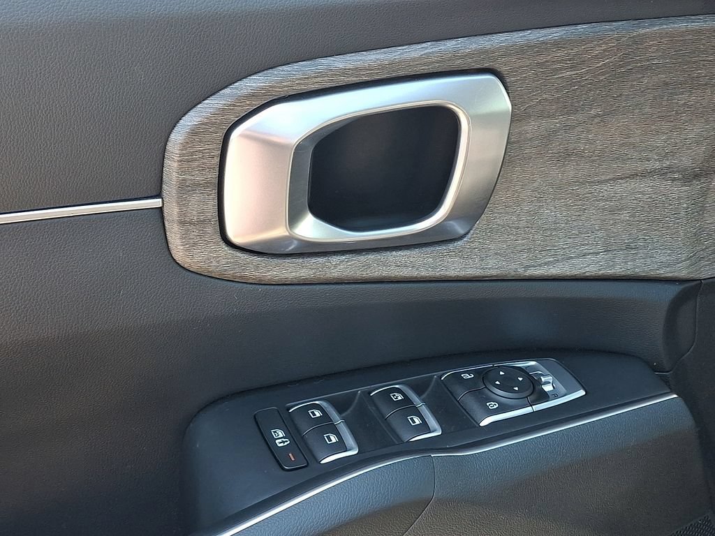 Certified 2022 Kia Sorento S w/ Panoramic Sunroof Package AWD/4WD image 16