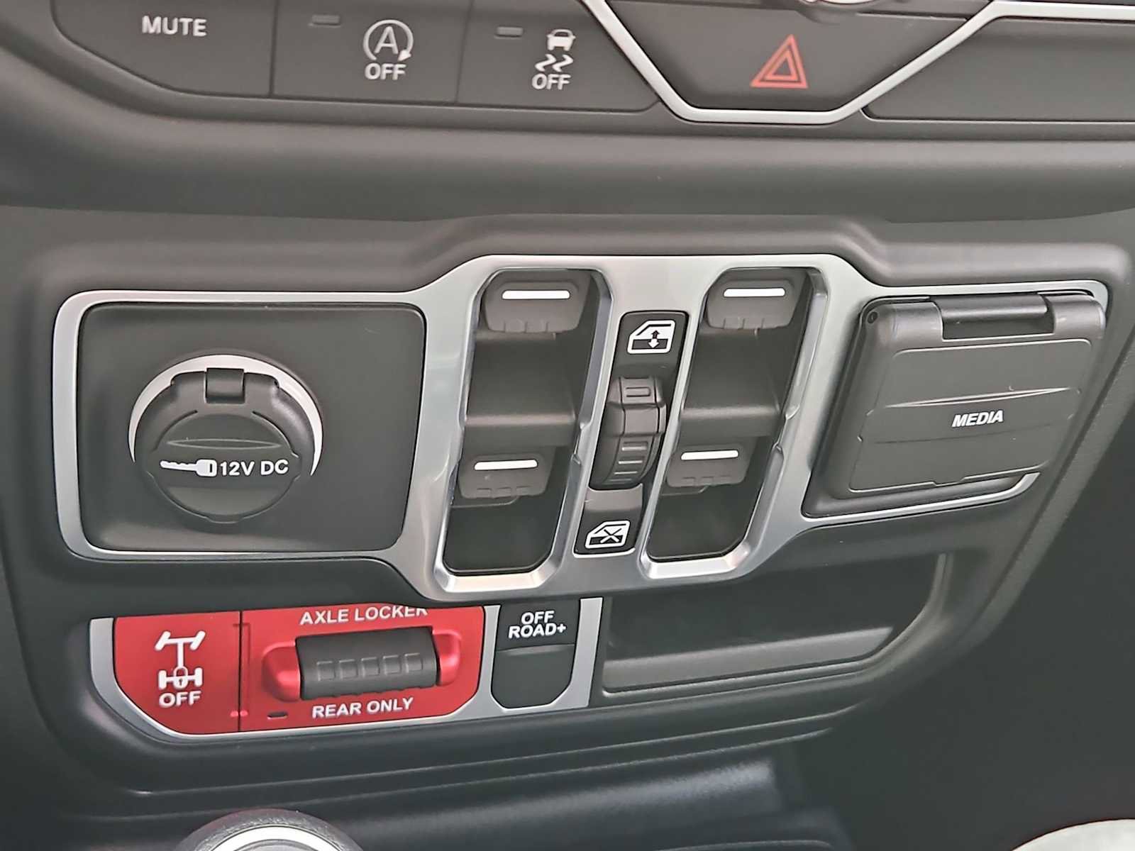 Used 2023 Jeep Gladiator Mojave w/ Trailer Tow Package image 29