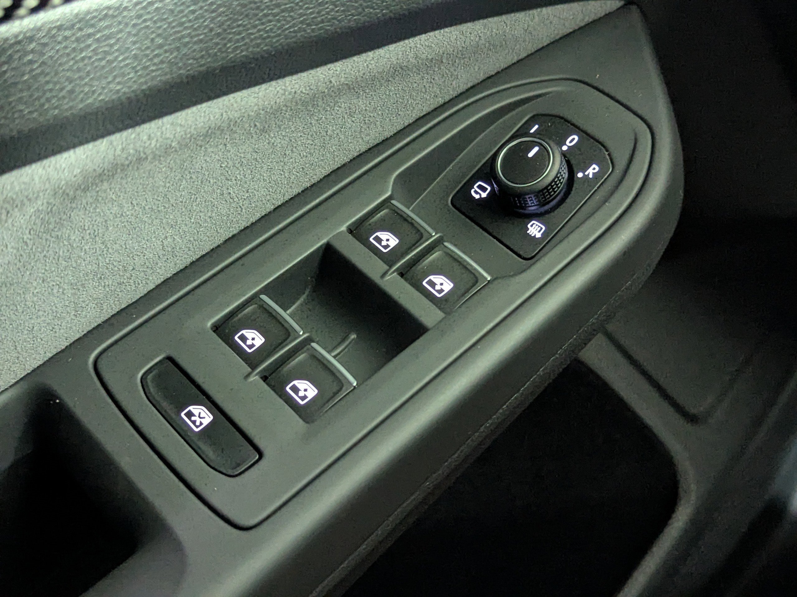 Used 2025 Volkswagen Golf R Black Edition image 21