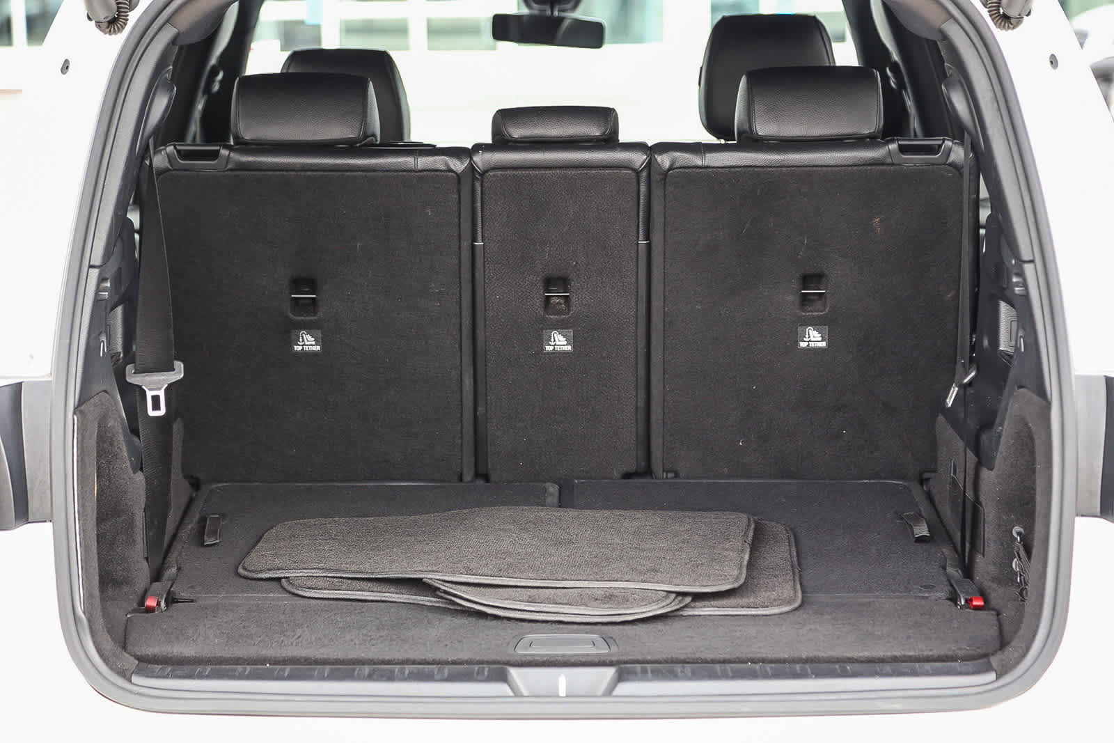 Used 2021 Mercedes-Benz GLB 250 w/ Premium Package image 25