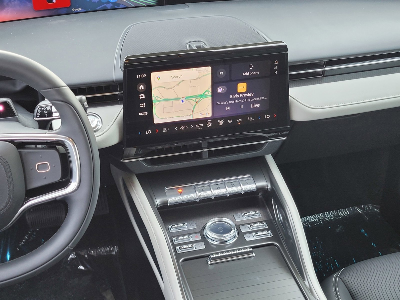 New 2025 Lincoln Nautilus Premier image 9