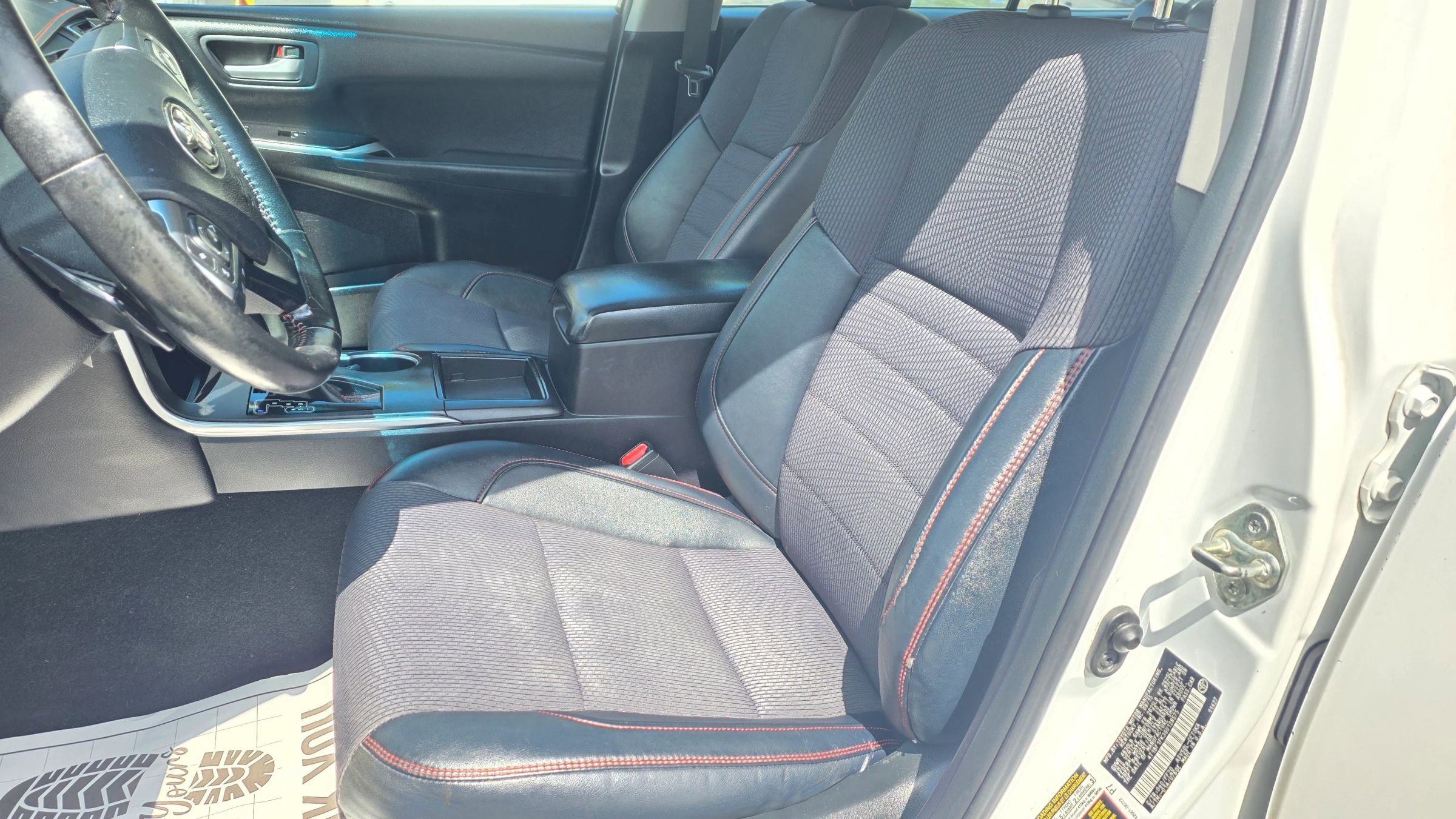 Used 2016 Toyota Camry SE FWD image 9