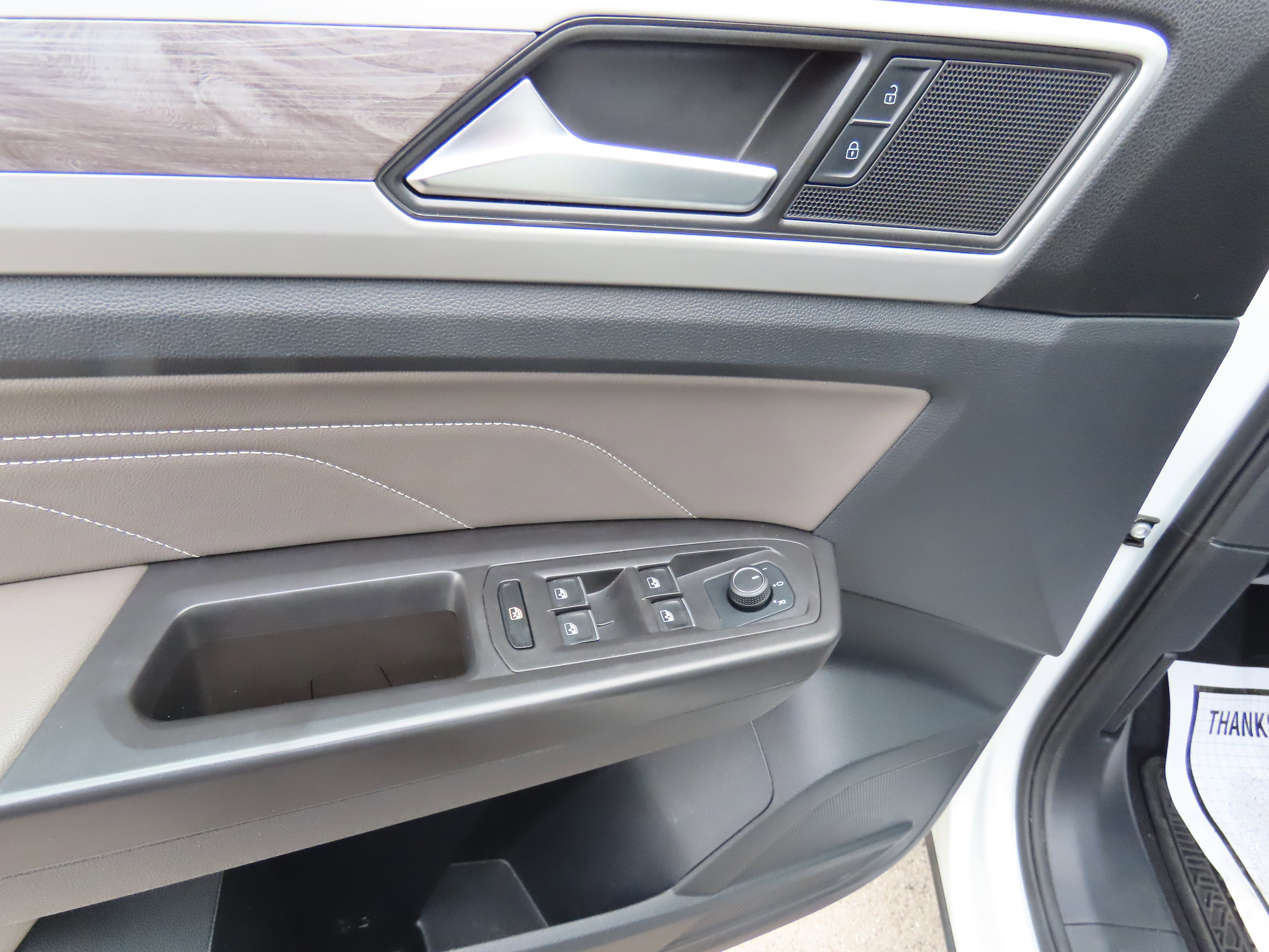 Used 2022 Volkswagen Atlas Cross Sport SE w/ Panoramic Sunroof Package image 25