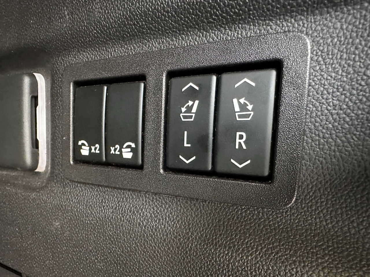 Used 2021 Chevrolet Suburban High Country image 40