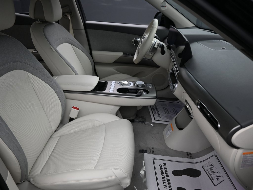 Used 2025 Genesis GV60 RWD image 39