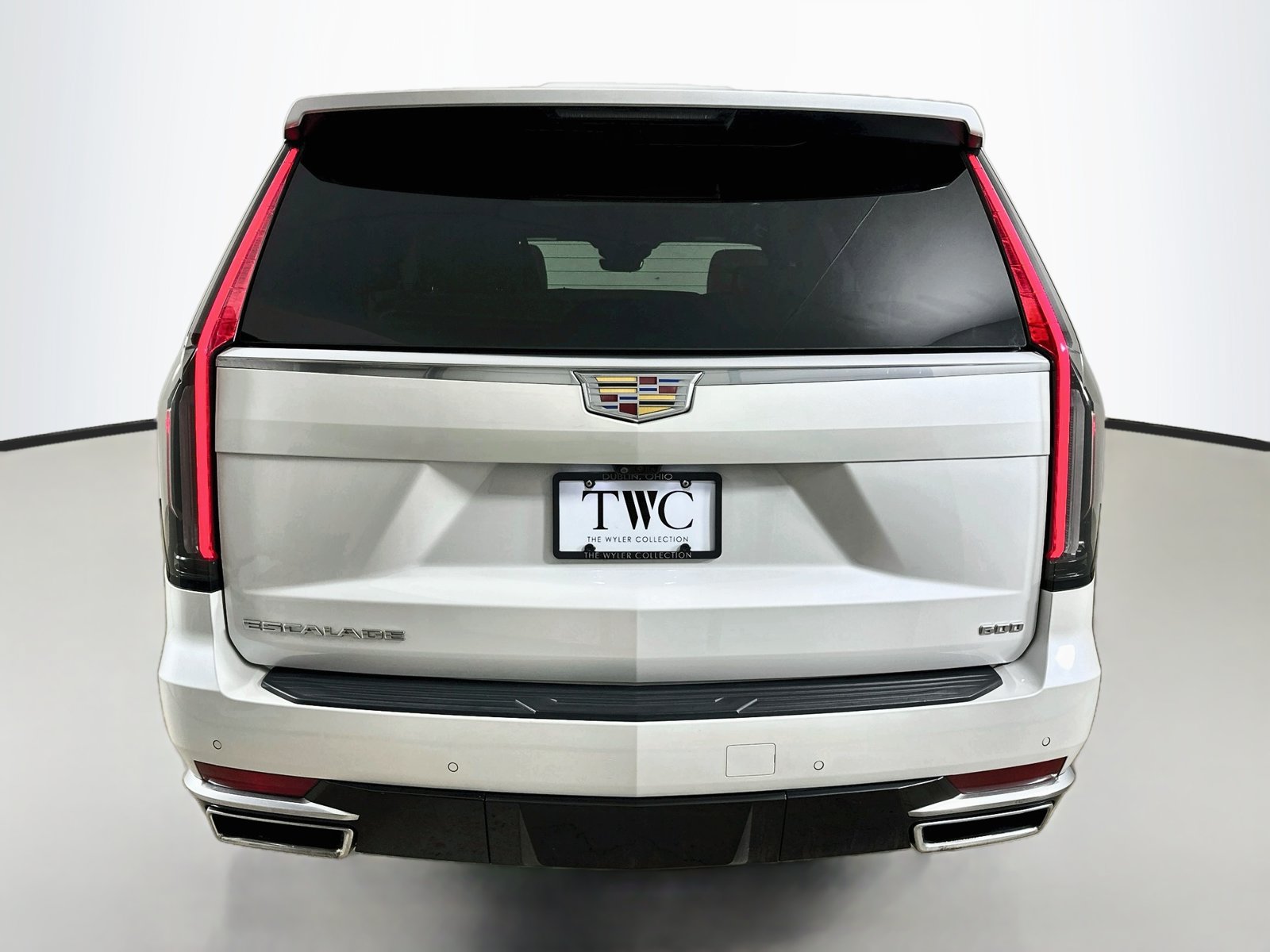 Used 2023 Cadillac Escalade Premium Luxury RWD image 6