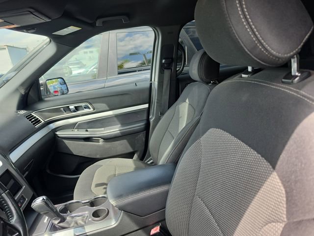 Used 2017 Ford Explorer XLT FWD image 12