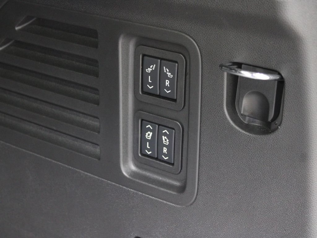 Used 2026 Chevrolet Traverse RS w/ LPO, Floor Liner Package AWD/4WD image 49
