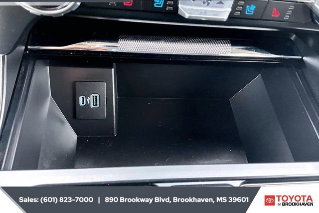 Used 2023 Ford F150 Lariat w/ Max Trailer Tow Package image 22