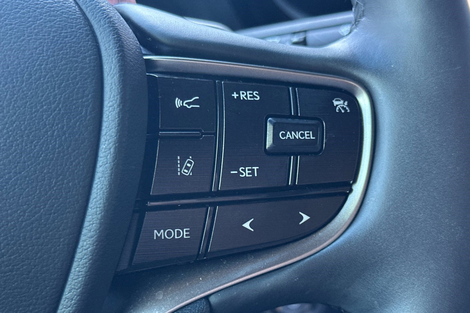 Used 2024 Lexus ES 300h w/ Premium Package image 29