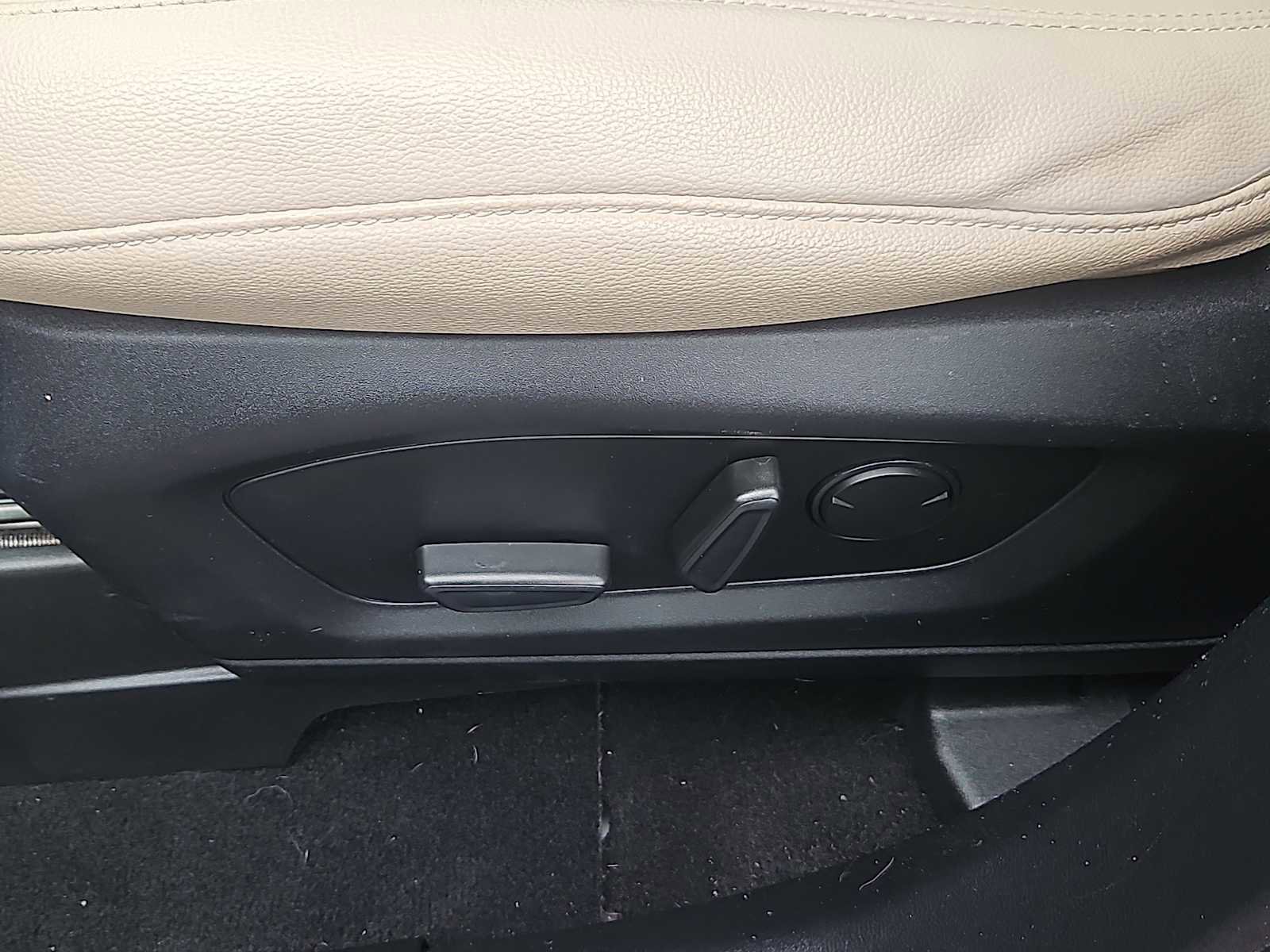 Used 2020 Ford Explorer XLT w/ Equipment Group 202A image 14