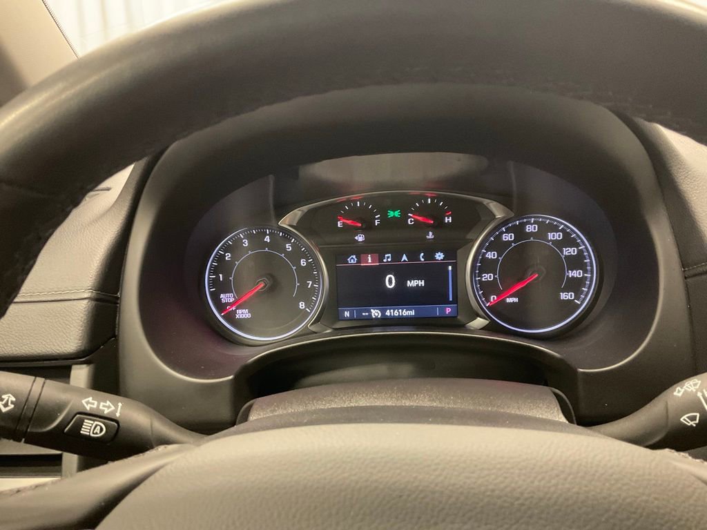 Used 2024 GMC Terrain SLT image 2