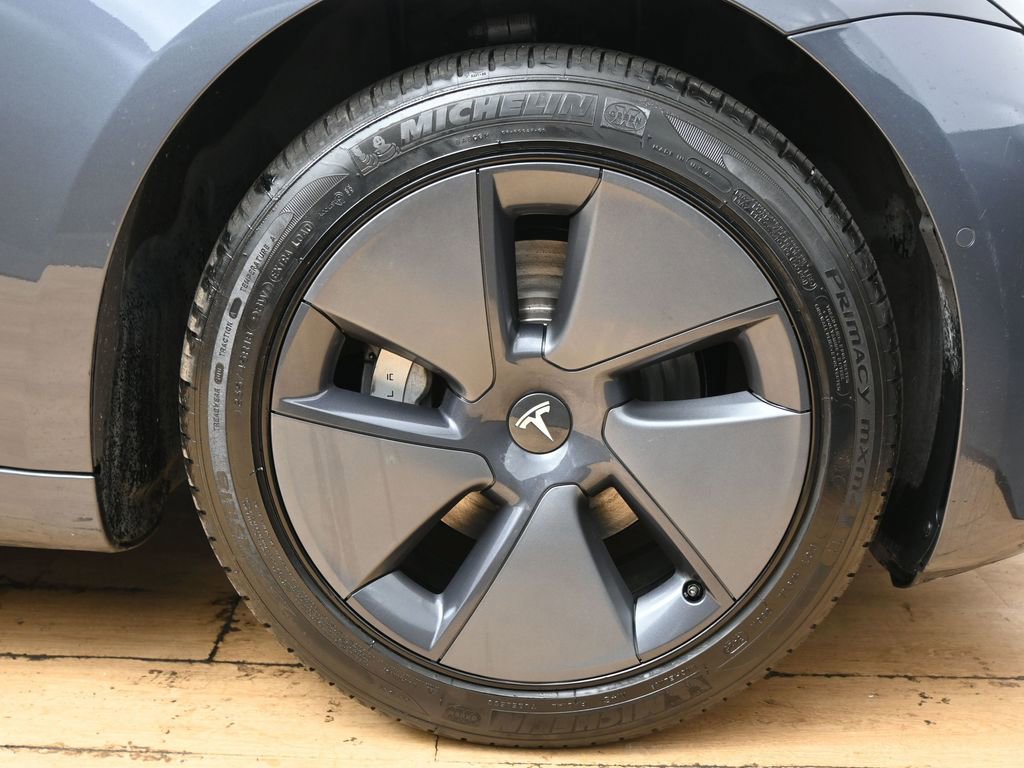 Used 2019 Tesla Model 3 Standard Range image 11