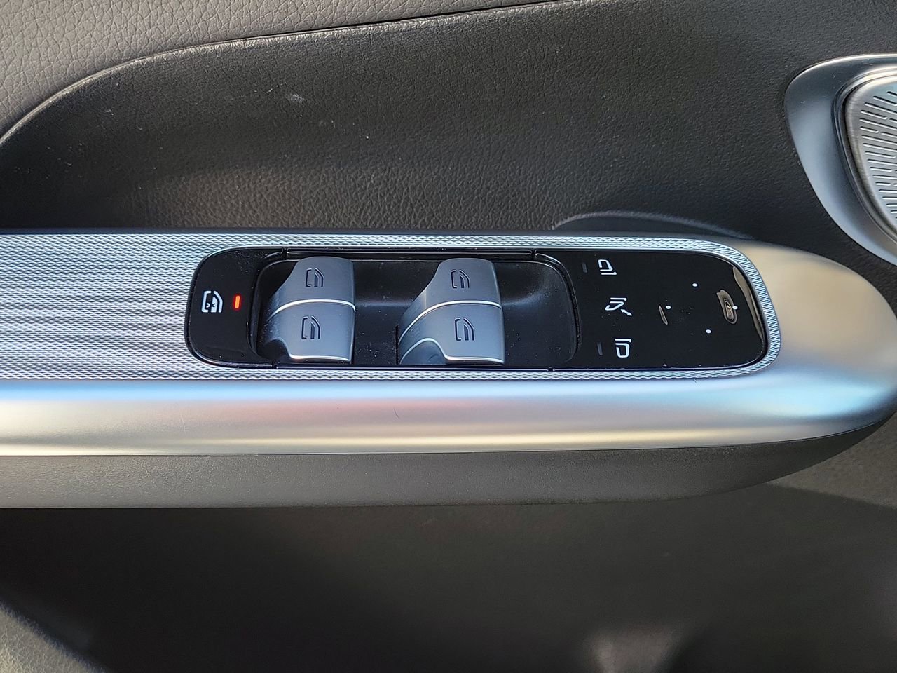 Certified 2024 Mercedes-Benz GLC 300 image 26