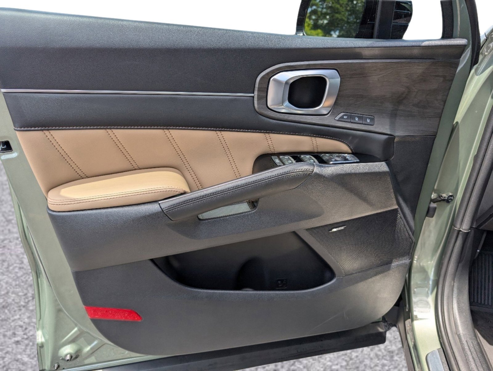 Used 2024 Kia Sorento SX Prestige w/ Olive Brown Leather Package image 16