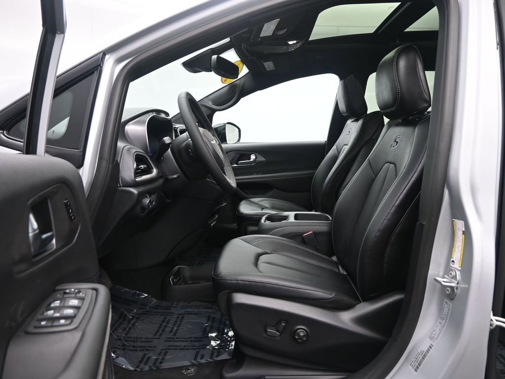 New 2026 Chrysler Pacifica Select w/ S Appearance Package AWD/4WD image 21