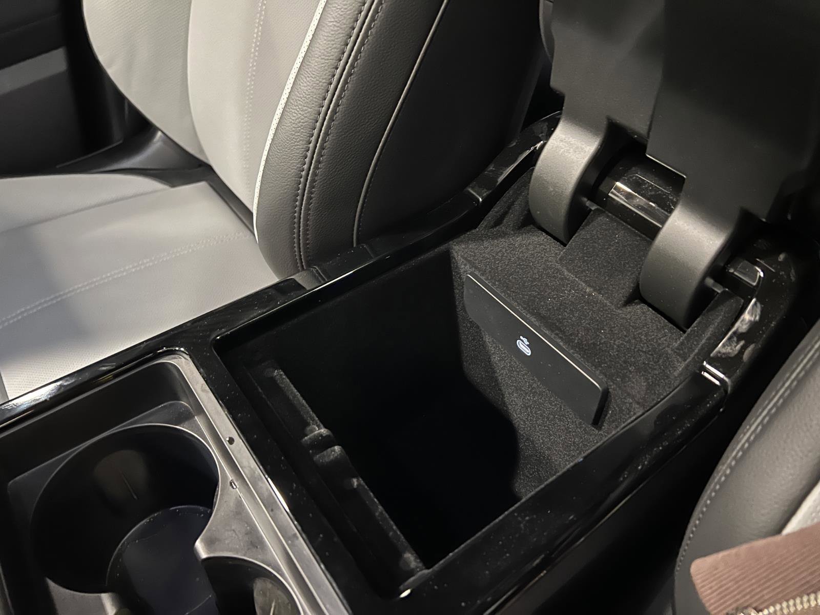 Used 2026 Land Rover Range Rover Velar Dynamic SE image 19