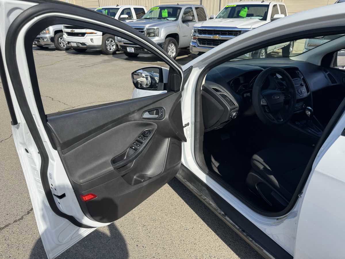 Used 2016 Ford Focus SE FWD image 22