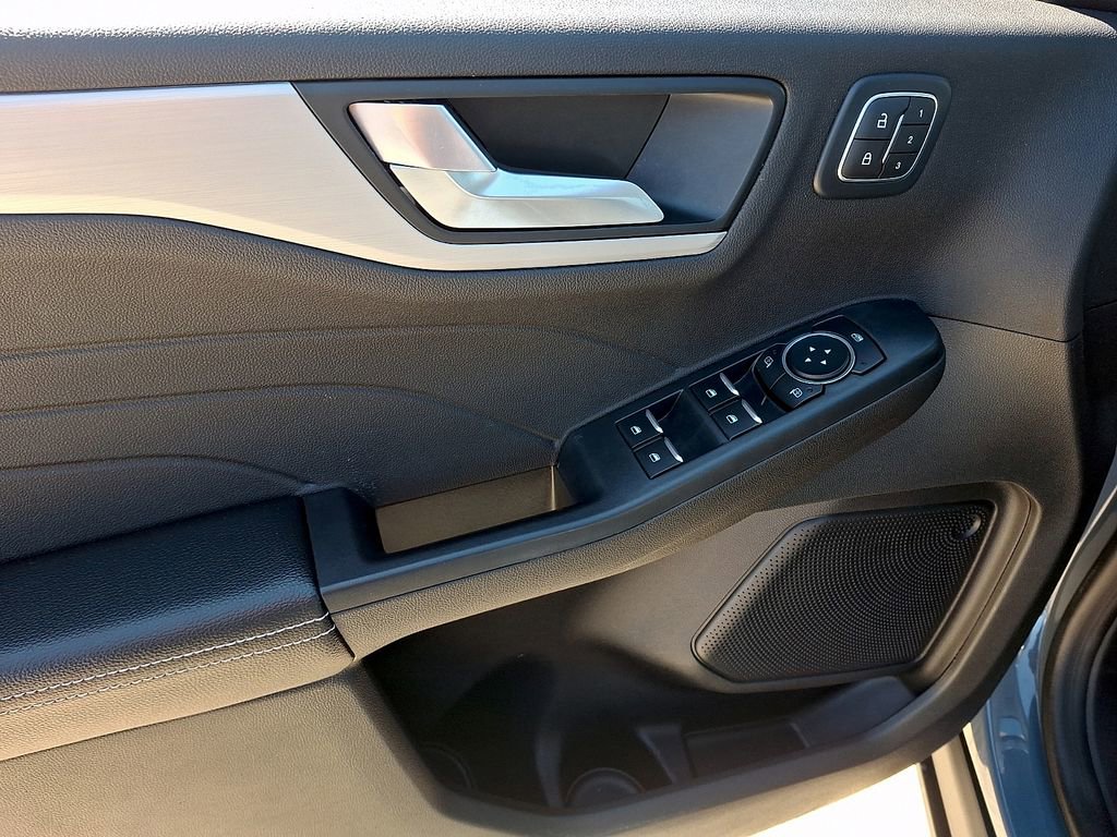 Used 2024 Ford Escape Platinum image 12