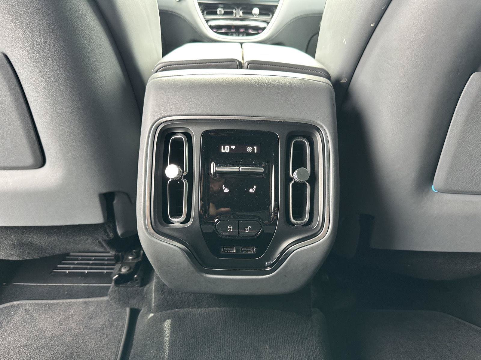 Used 2021 Aston Martin DBX AWD/4WD image 25