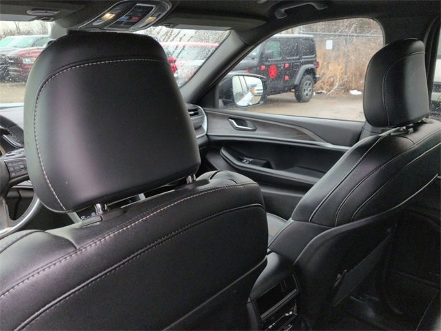 Used 2024 Jeep Grand Cherokee Limited image 27