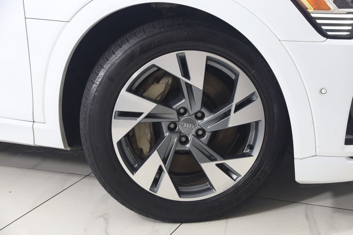 Used 2020 Audi e-tron Premium Plus AWD/4WD image 16
