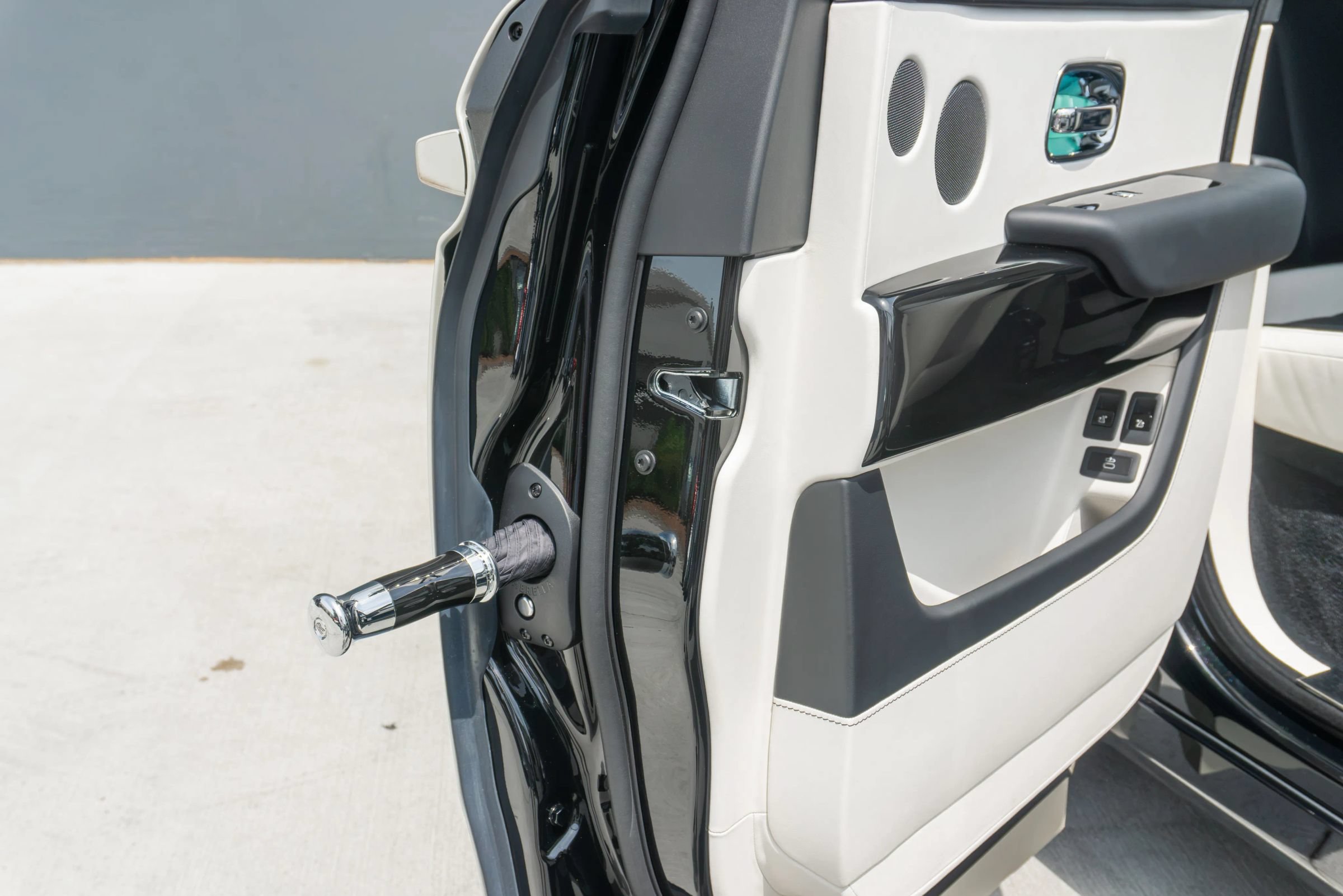 Used 2025 Rolls-Royce Cullinan AWD/4WD image 13