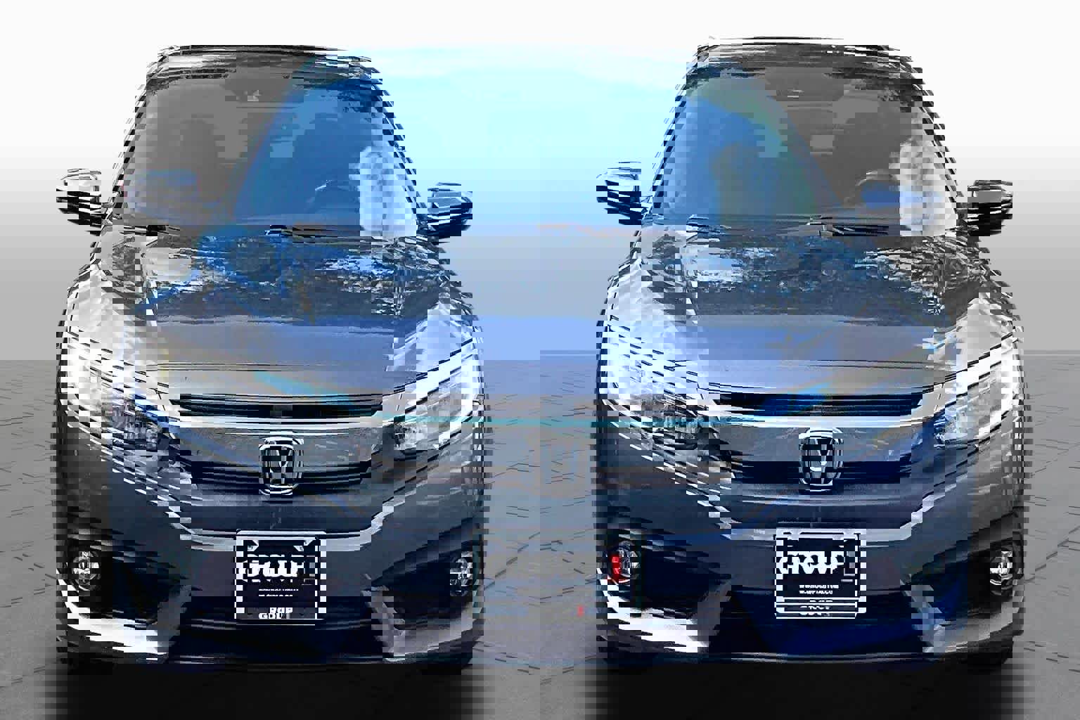 Used 2017 Honda Civic Touring image 4