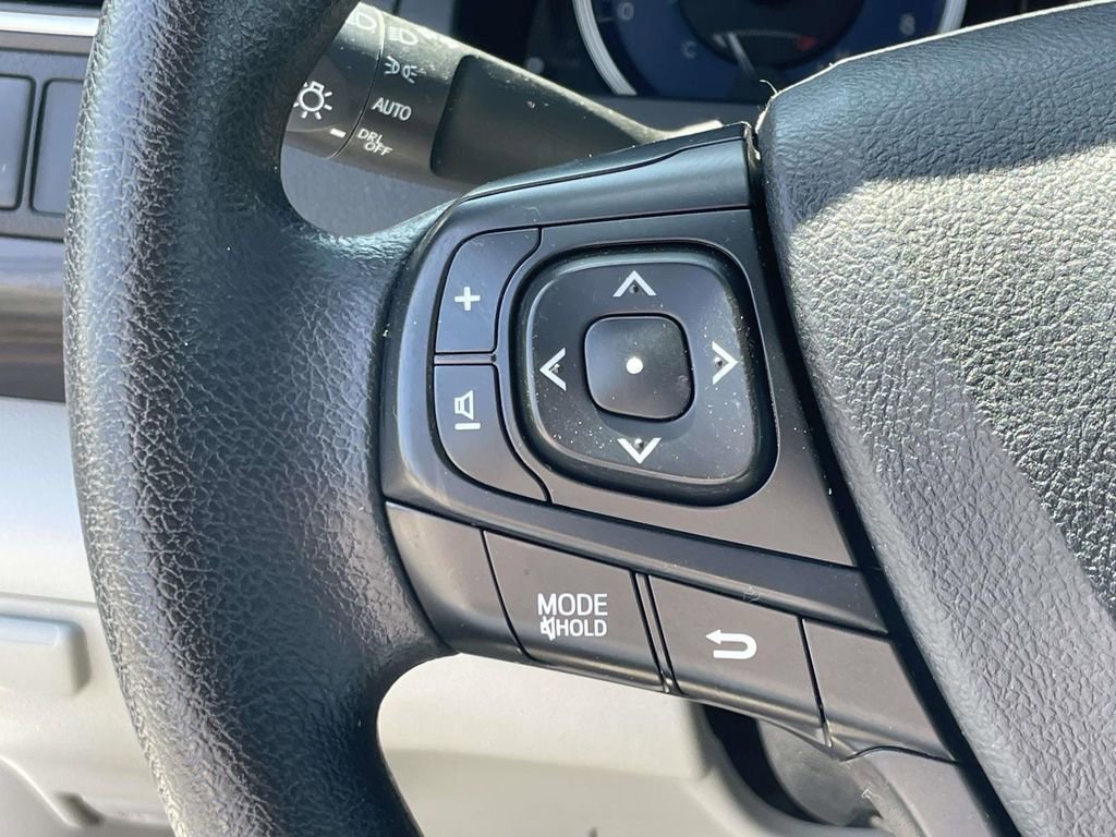 Used 2016 Toyota Camry LE image 20