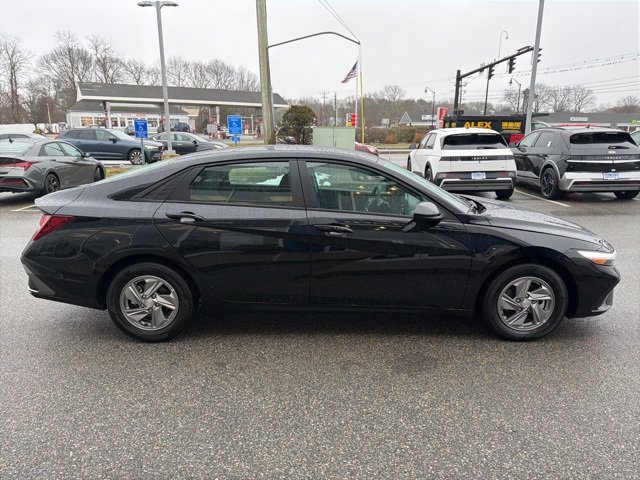Used 2025 Hyundai Elantra SE image 4
