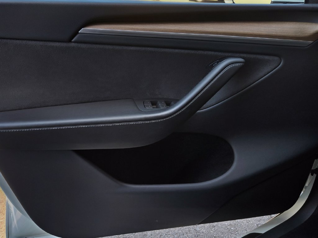 Used 2023 Tesla Model Y AWD image 11