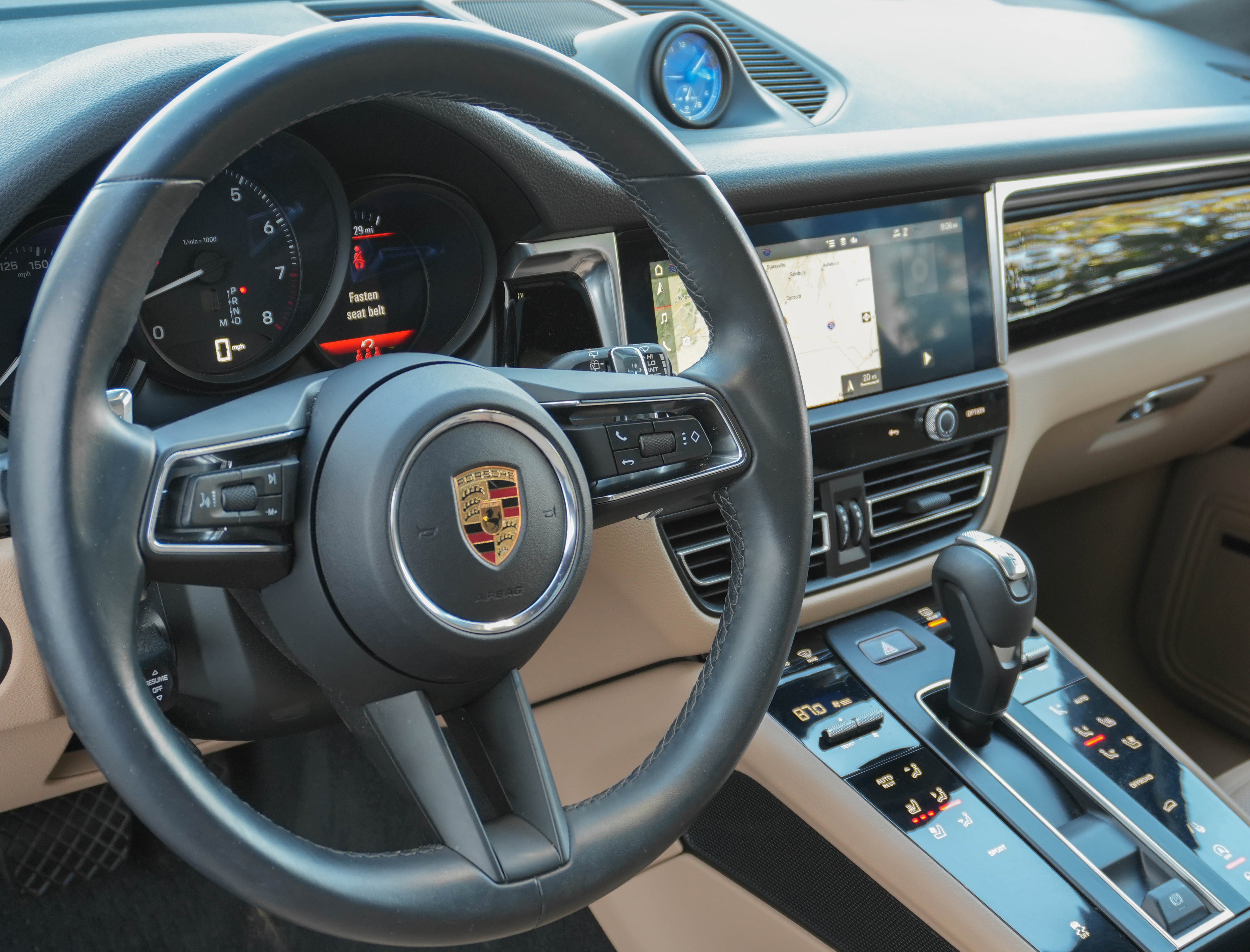 Used 2024 Porsche Macan image 10