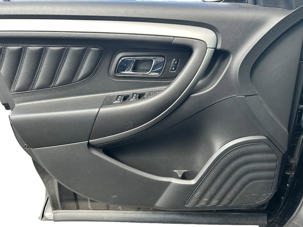 Used 2018 Ford Taurus SEL w/ Equipment Group 201A FWD image 18